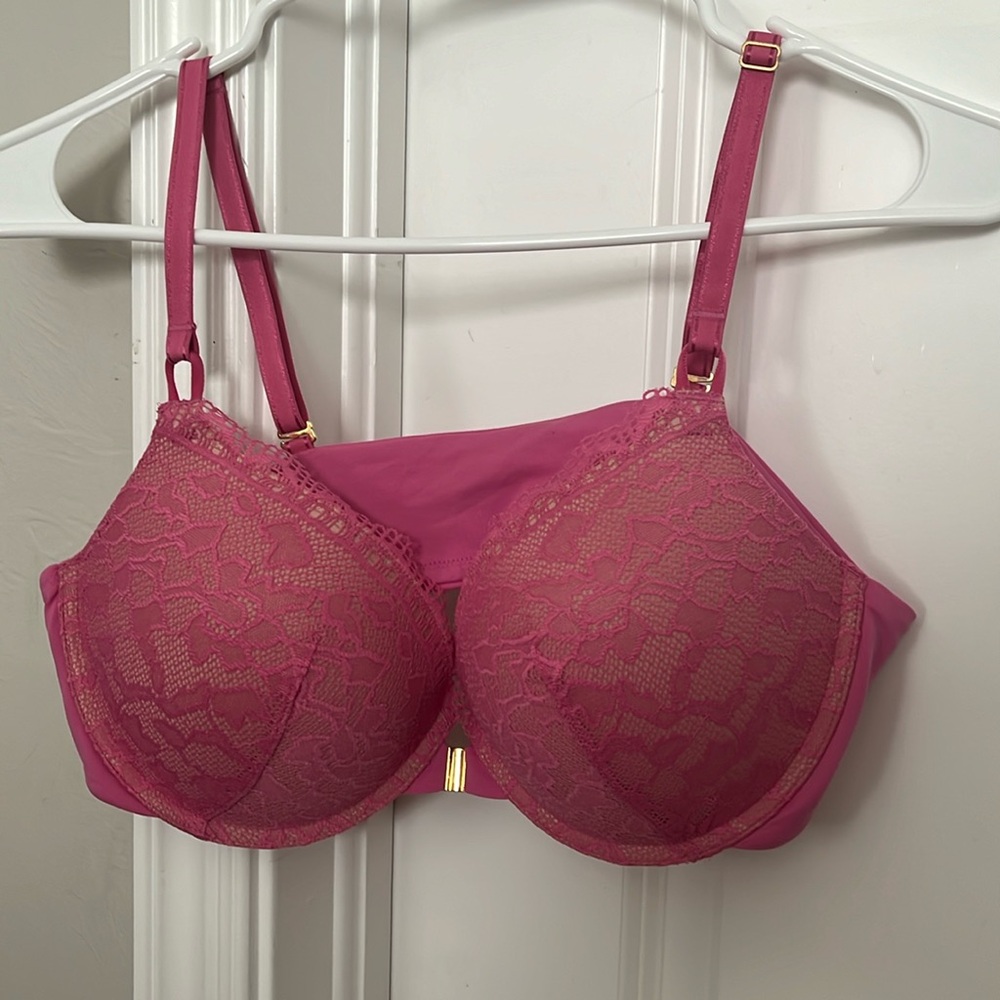 BUNDLE AND MAKE ME A REASONABLE OFFER! 
Soma pink push-up bra